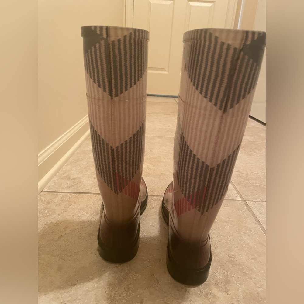 Burberry rain boots 37